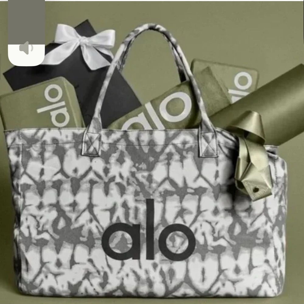 ALO Yoga Tie Dye Gray Shopper Oversized Beach Tote Bag Gray & Black - Picture 3 of 9
